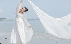 美国大选首战 特朗普遥遥领先